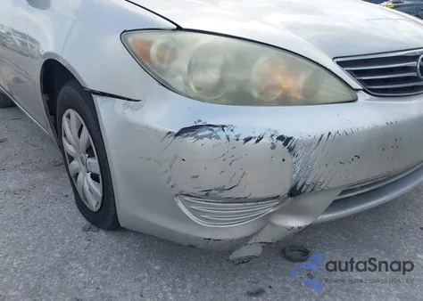 2005 Toyota Camry Std z USA, uszkodzony, nr VIN 4T1BE32K95U381773